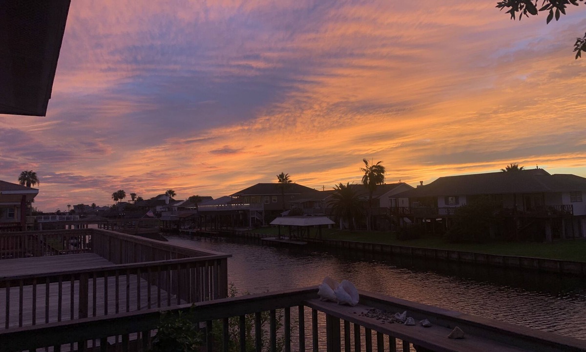 Bayou Vista House | Romantic Sunsets On The Canal!