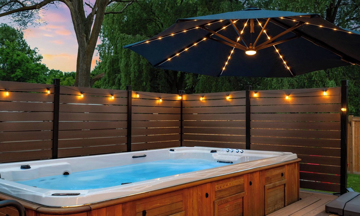 Niagara Falls House | Romantic Swim Spa for 2 | King Suite + Firepit |BBQ + Gazebo| Nature + Backyard