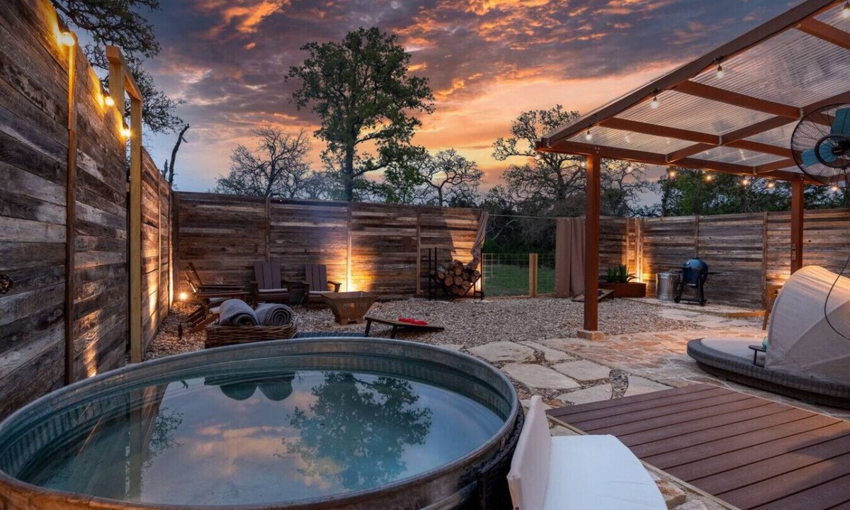 Wimberley Cabin | Romantic Tiny Luxury Retreat w/hot tub, sauna & outdoor shower in Wimberley/10 acres
