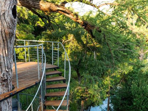 Spicewood House | Romantic Tree House Rental with Soaking Tub near Austin in Spicewood, Texas