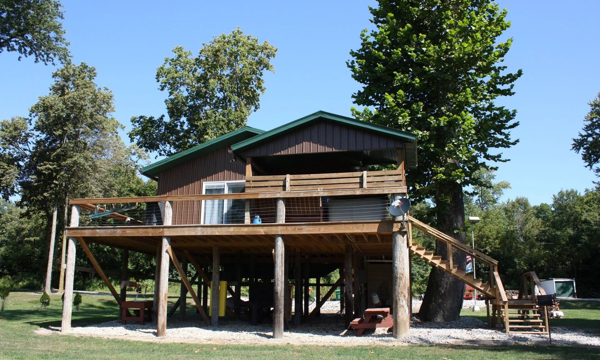 Logansport Cabin | Romantic Tree House for two!
