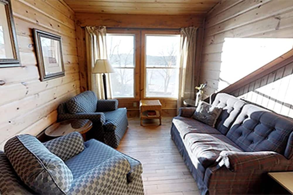 Richfield Springs House | Romantic Vacation Rental with Lake Views near Cooperstown, New York