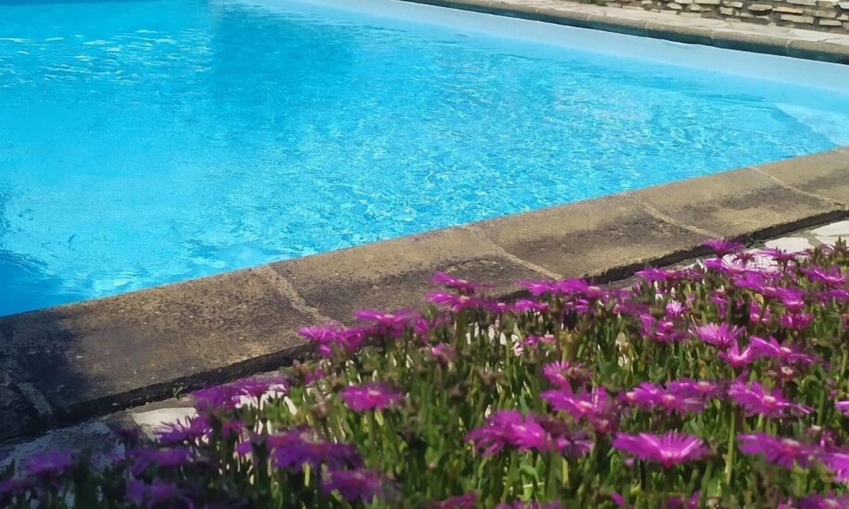 Fillols Villa | Romantic villa with mountain views