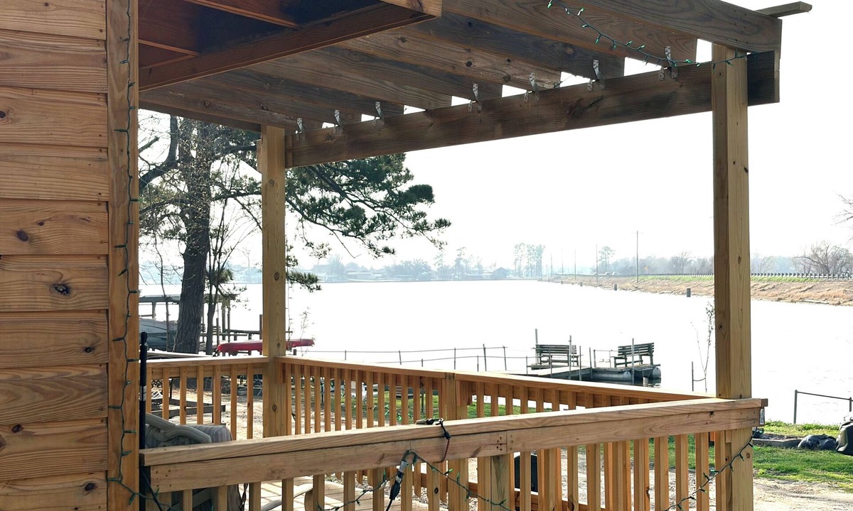 Onalaska Cabin | Romantic waterfront cabin #2, Lake Livingston TX