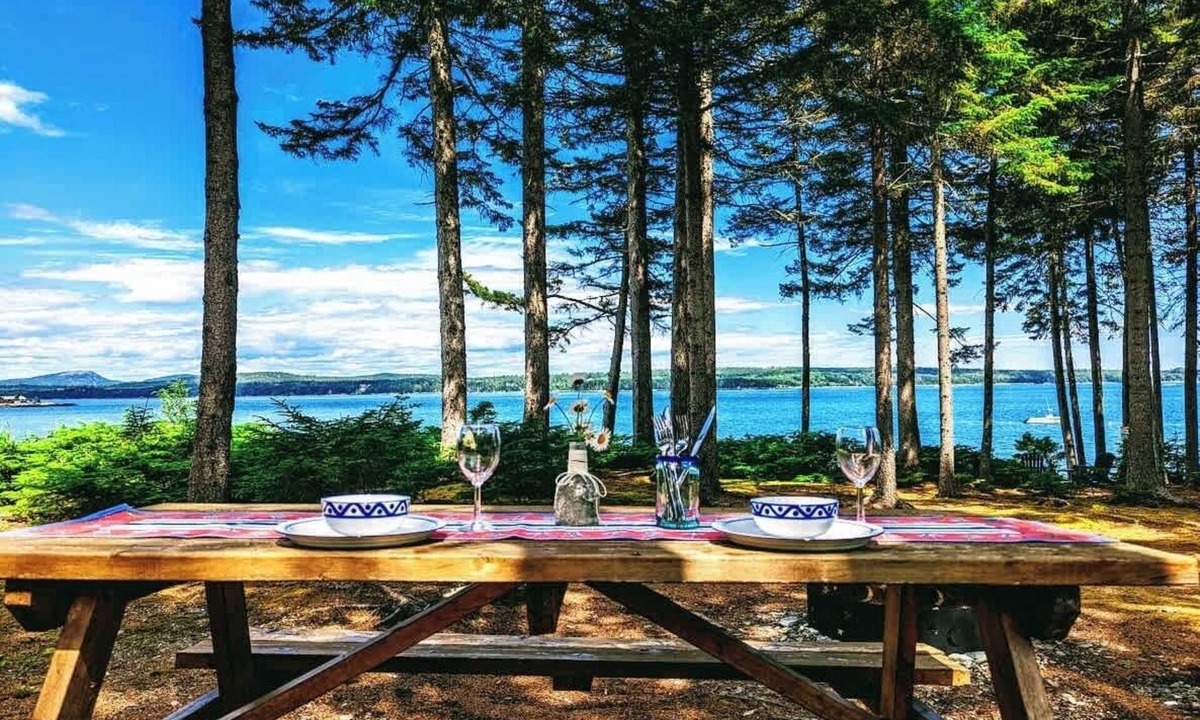 Hancock Point House | Romantic Waterfront Cottage w/Private Beach & Fire Pit