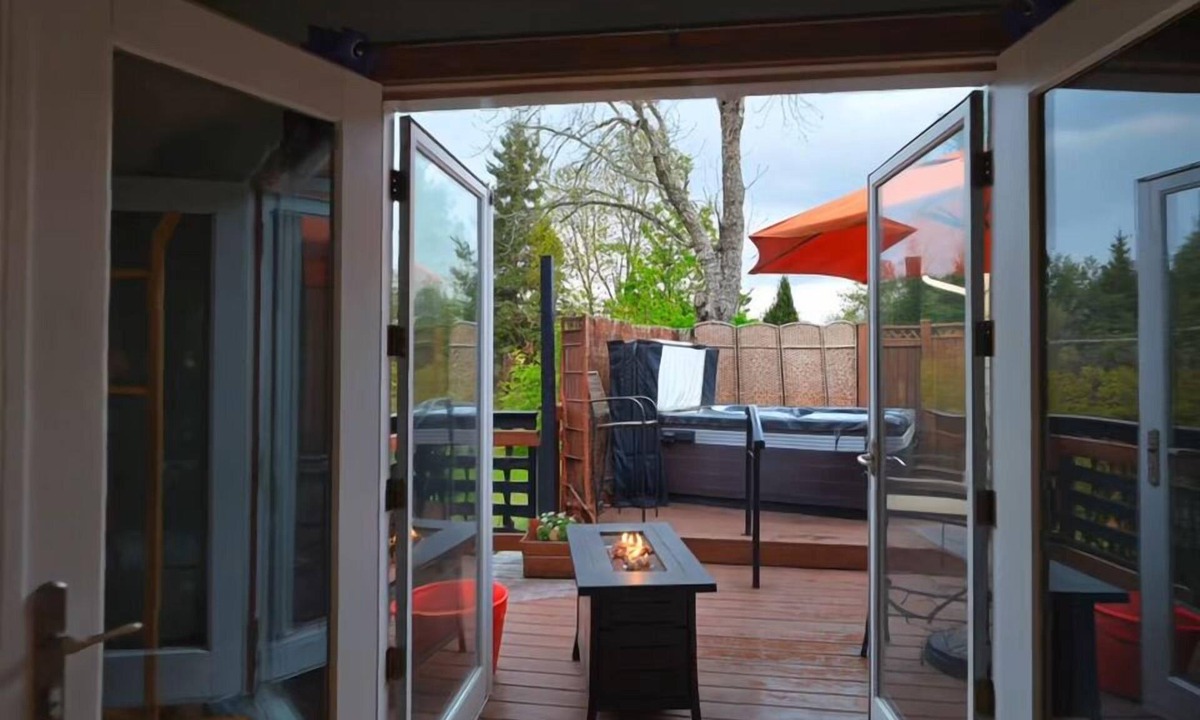 Burdett House | Romantic Wine Country Retreat Spa-Hot Tub & Sauna