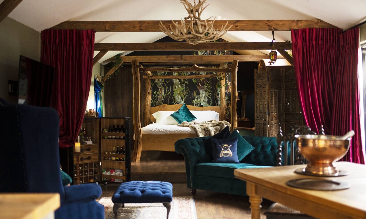 Layer de la Haye Cabin | Romantic Woodland Cabin