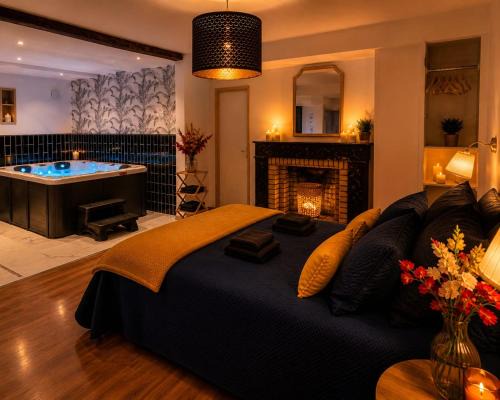 Saint-Michel-de-Lanes House | Romantique room St Michel de Lanes (love room)