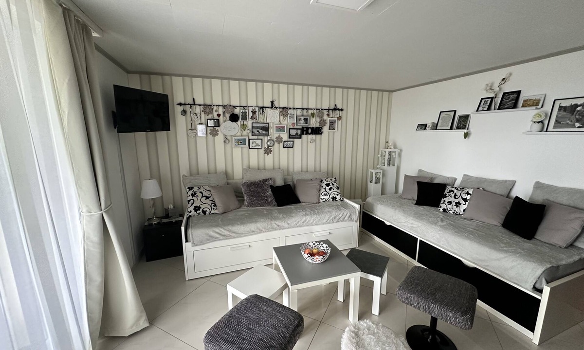 Andelfingen District Apartment | Romantisches Studio Inmitten von Weinbergen
