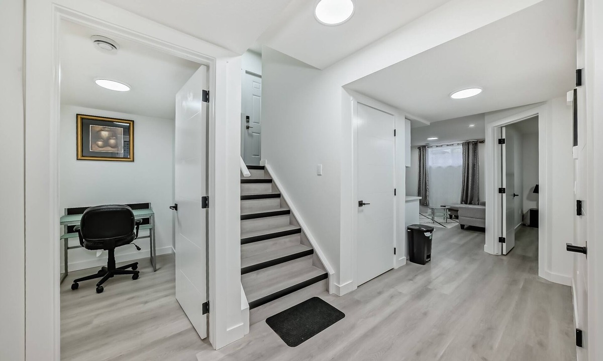 Southwest Calgary Apartment | Rome Sweet Home 2