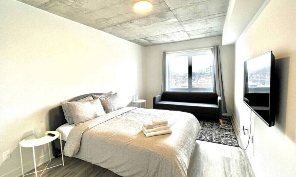 Cote-Des-Neiges—Notre-Dame-De-Grace Apartment | Romema *501* - Condo Luxe 2bdr