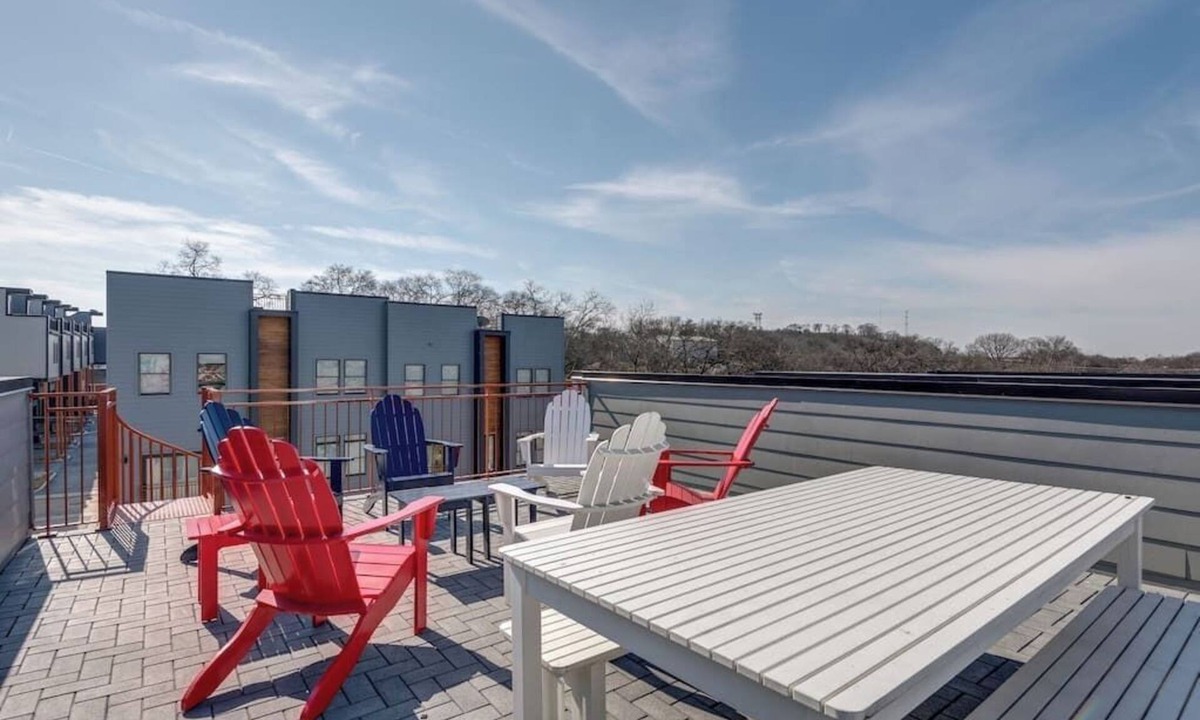 Hadley - Washington Condo | Roof Deck | Garage Parking | 10 Mins to Broadway