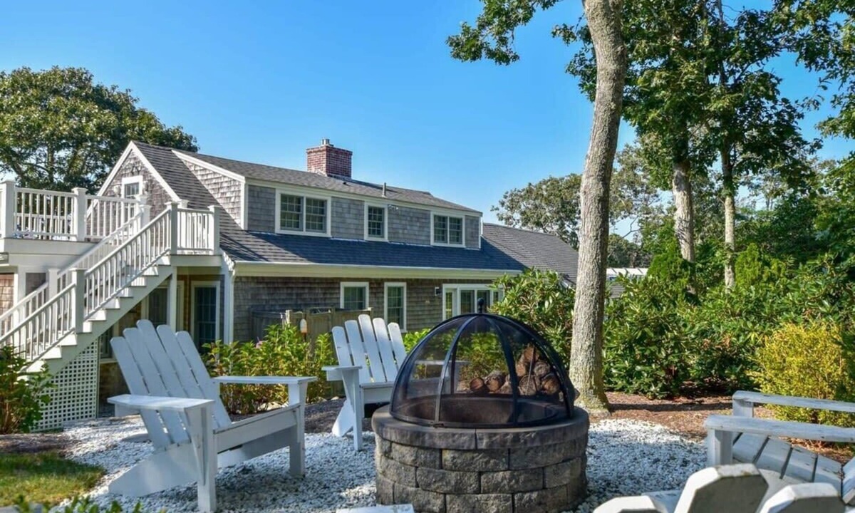 South Chatham House | Roof Deck, Walk to Forest Beach, Fire Pit!