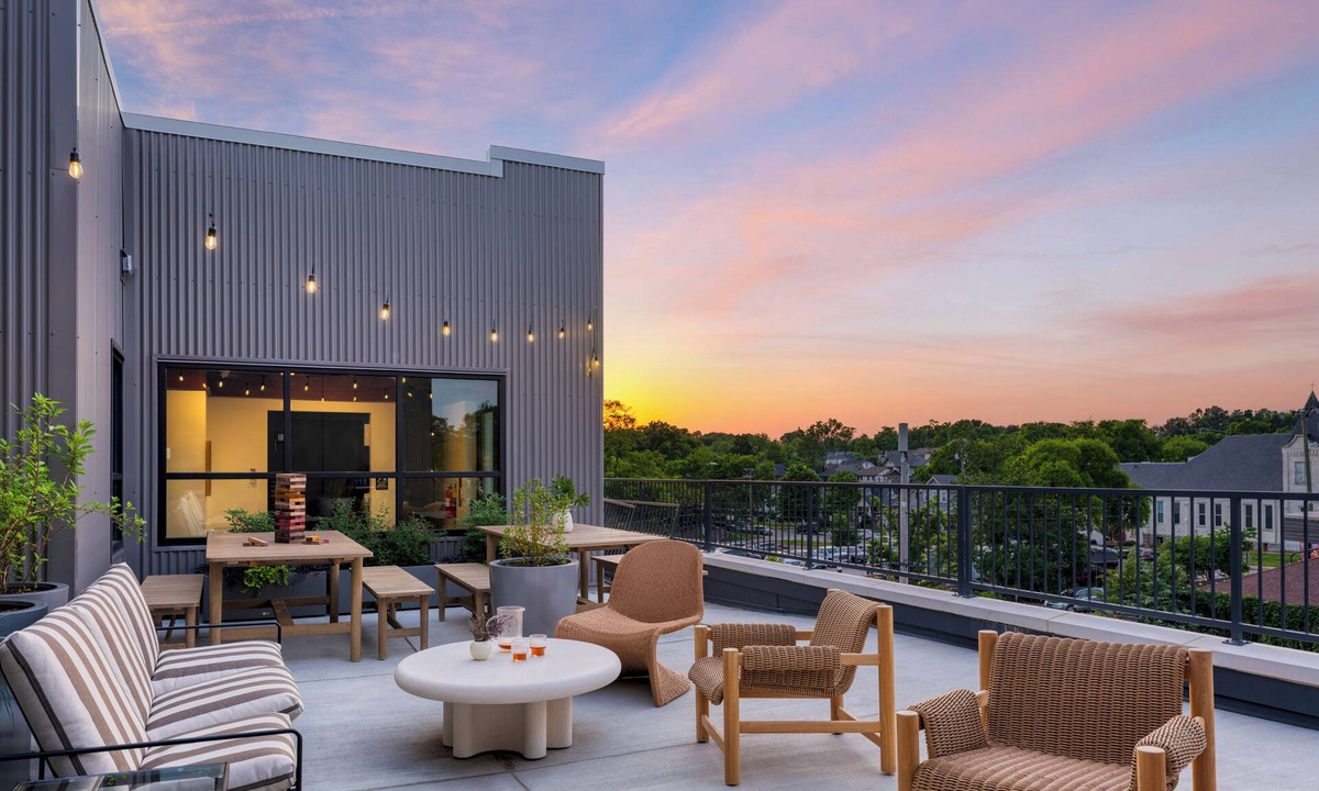 12 South Condo | Rooftop + Courtyard | 2BR w/Balcony | Gilmore