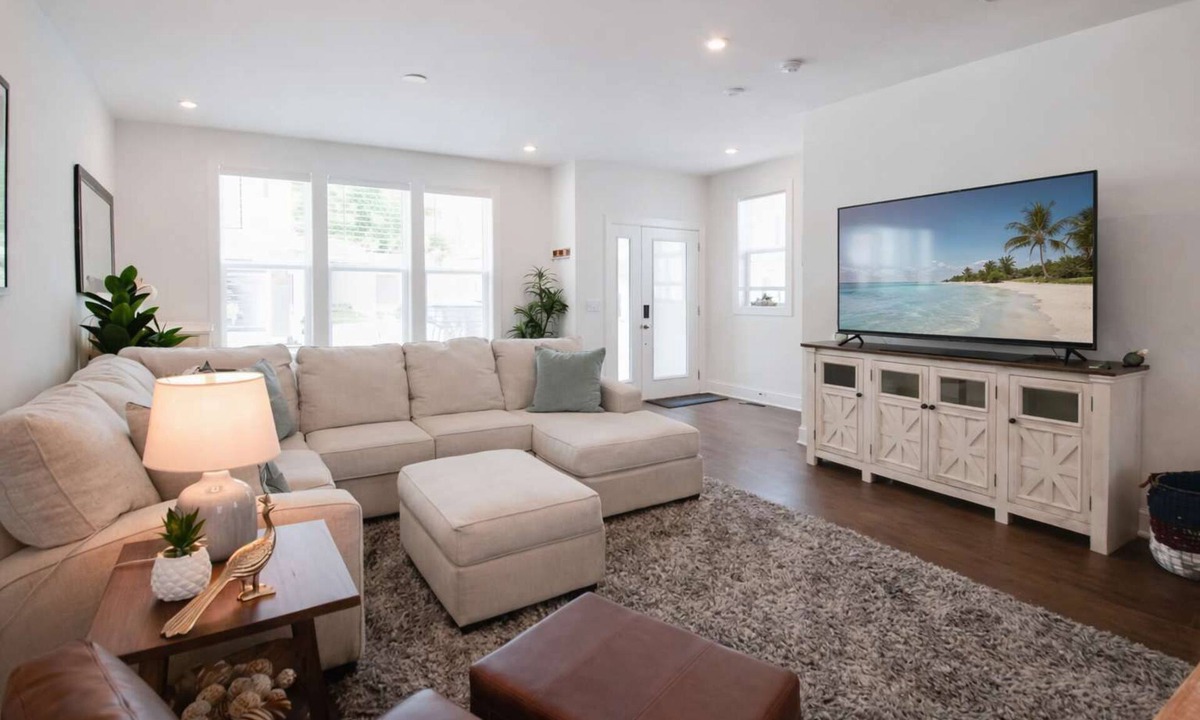 Madison Condo | Rooftop Creative Oasis – Close to Broadway
