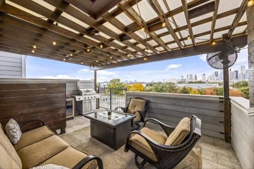 East Downtown Houston House | Rooftop EaDo Nr Downtown Yard BBQ Games WiFi