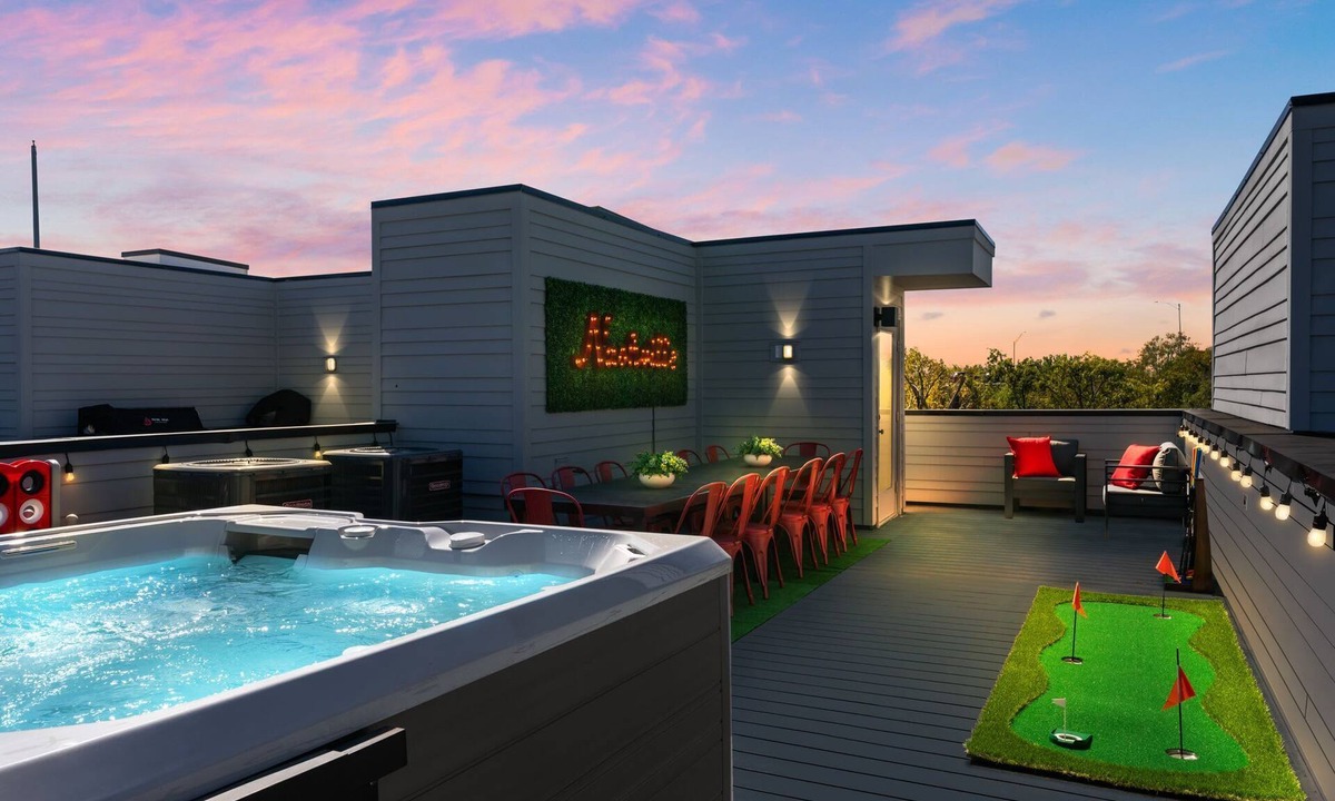 Katie Hill Neighborhood House | Rooftop + Hot Tub + Game Room