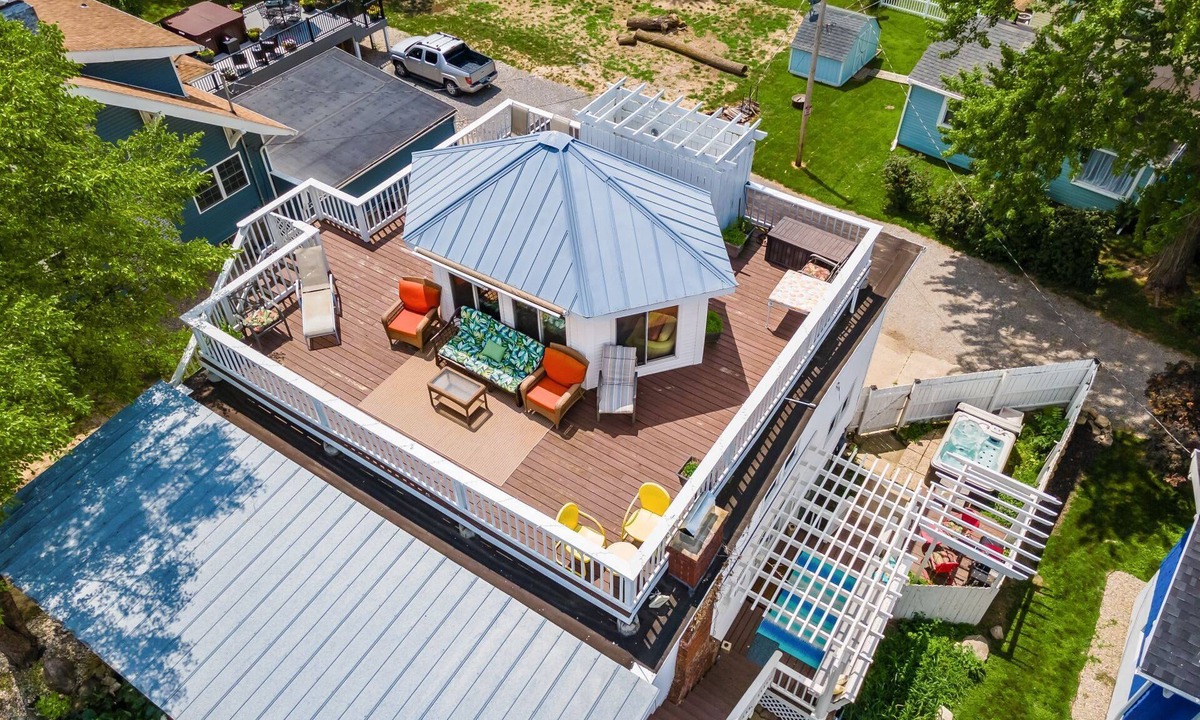 Russells Point House | Rooftop Oasis - Hot Tub - Sauna - Steps from Lake!