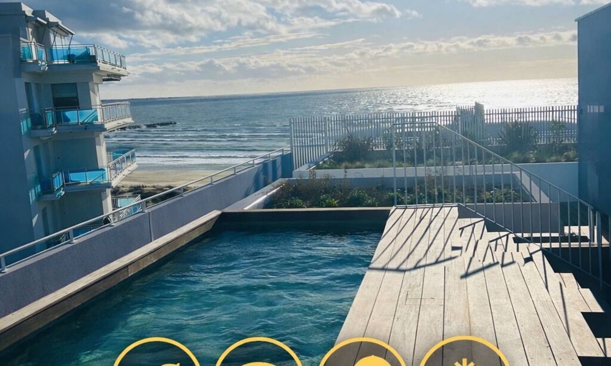 Le Grau-Du-Roi Apartment | Rooftop pool, sea view terrace, direct beach access