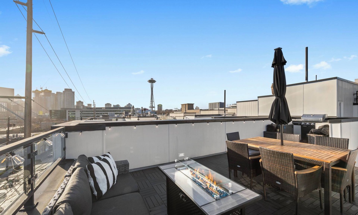 Lower Queen Anne House | Rooftop~Space Needle & Seattle Views~Walkable