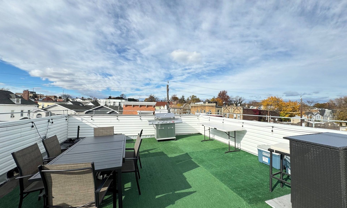 Communipaw Apartment | ROOFTOP VIEWS OF NYC+FREE Parking+Washer&Dryer