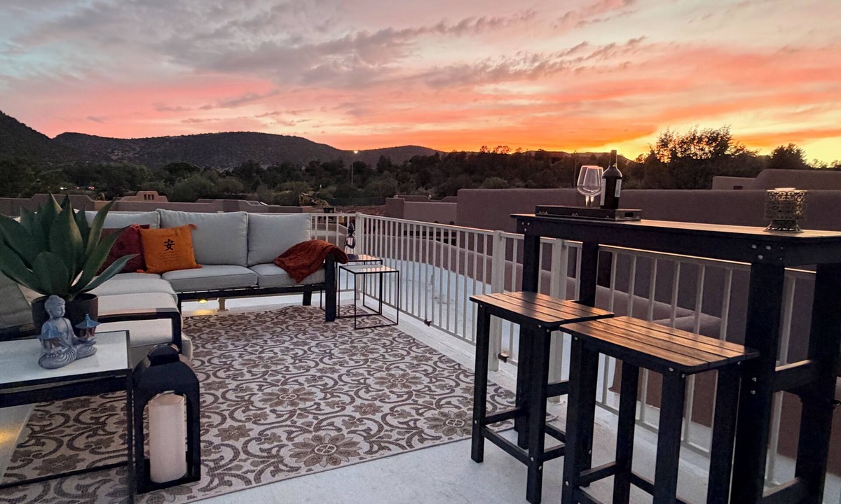 Oak Creek House | Rooftop Views, Walk to Trails, Dining & Coffee, Pet Friendly!