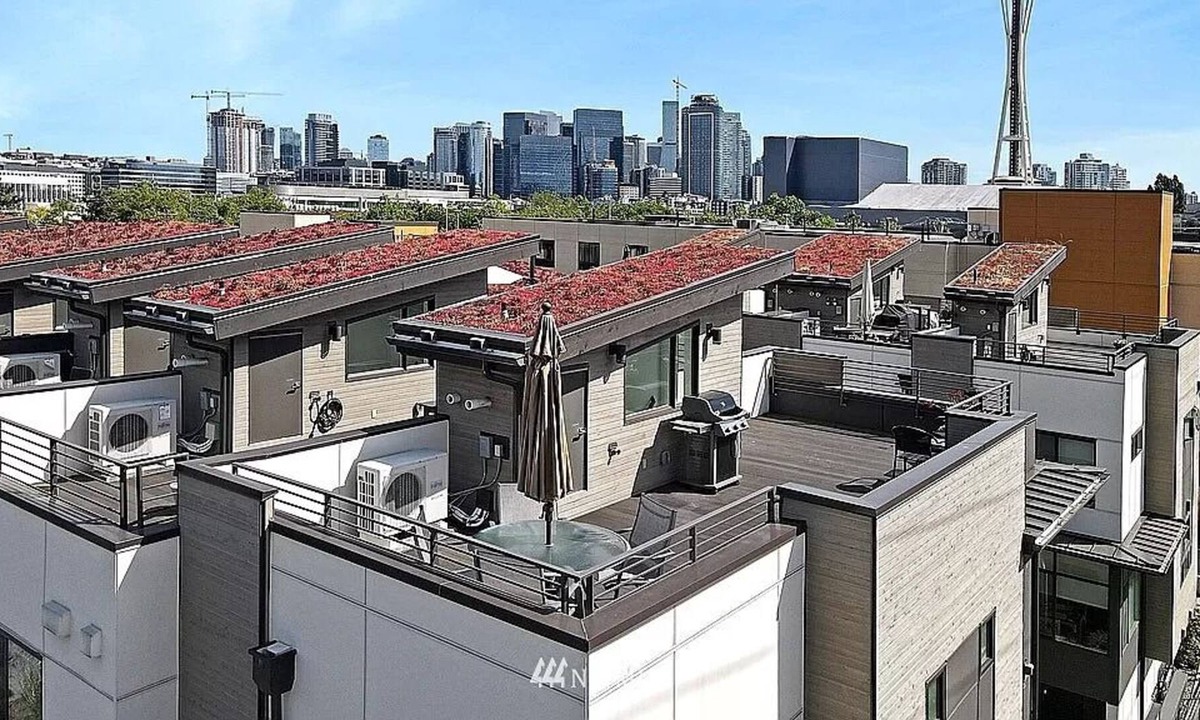Lower Queen Anne House | Rooftop Views Walkable to Seattle Center, Gates, Amazon 2BR 3BA