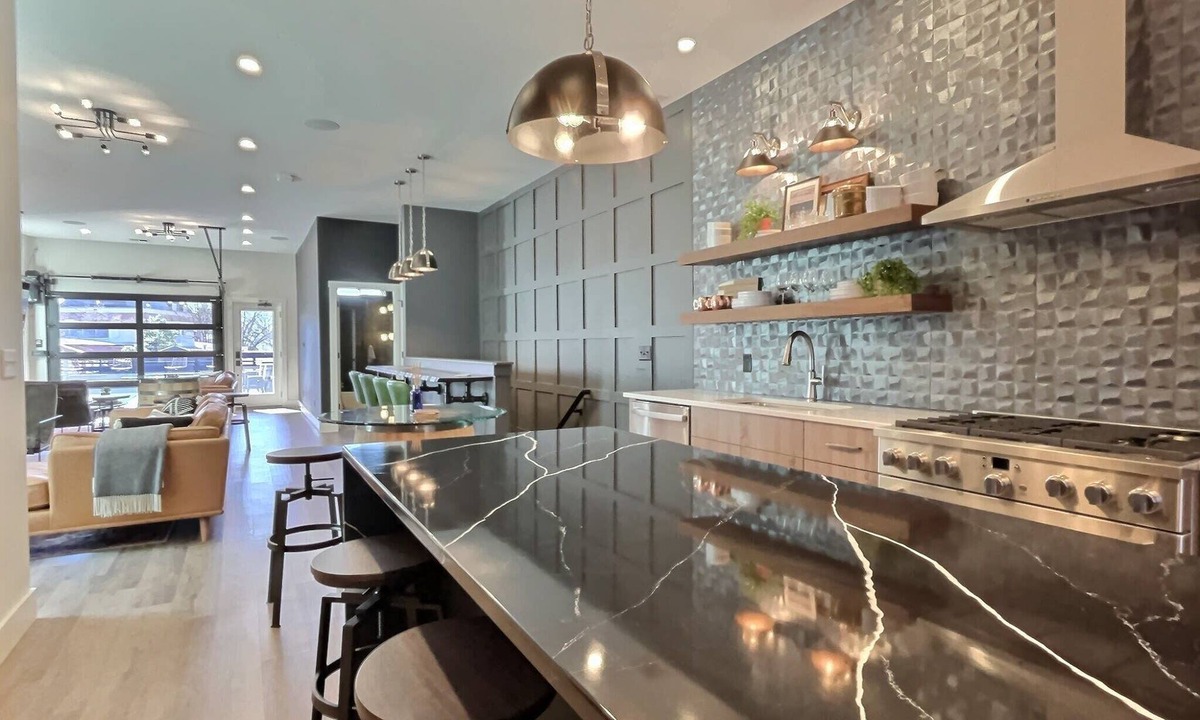 Cherokee Triangle House | Rooftop w/4 Suites @ Bungalou + Bourbon Bar + Gameyard