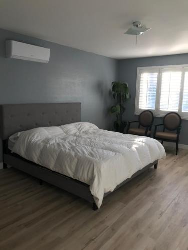 Central District House | Room 1