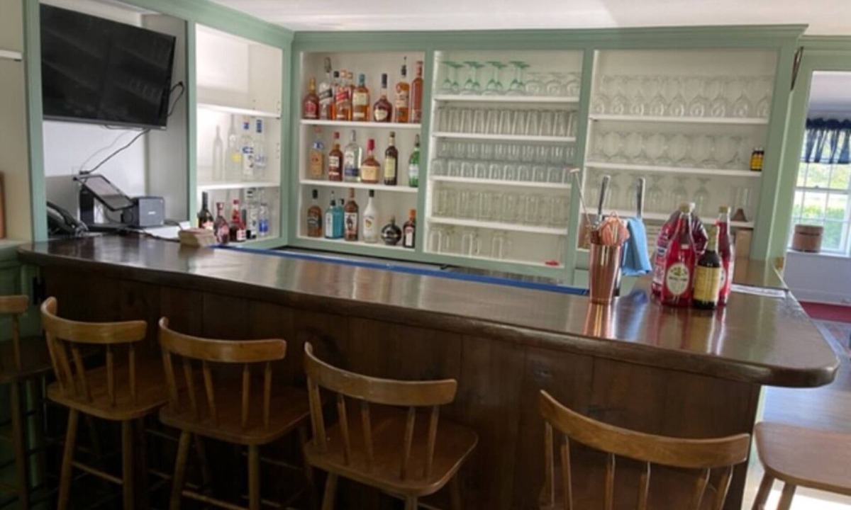 Francestown Apartment | Room 10 - Queen Room