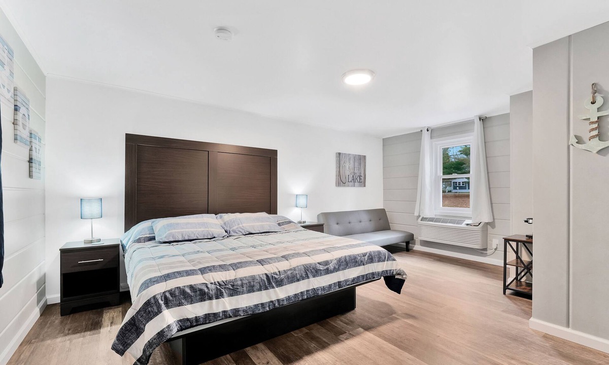 Houghton Lake Hotel | Room #10: Updated King Suite w/small couch