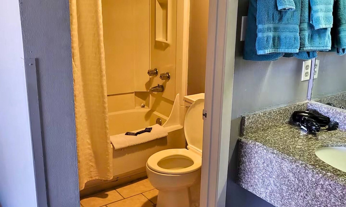 Livingston Apartment | Room 107 - 2 Double Beds