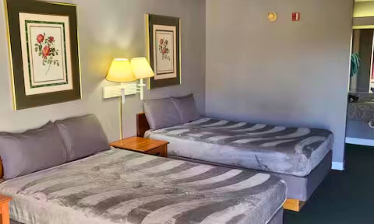 Livingston Apartment | Room 115 - 2 Double Beds