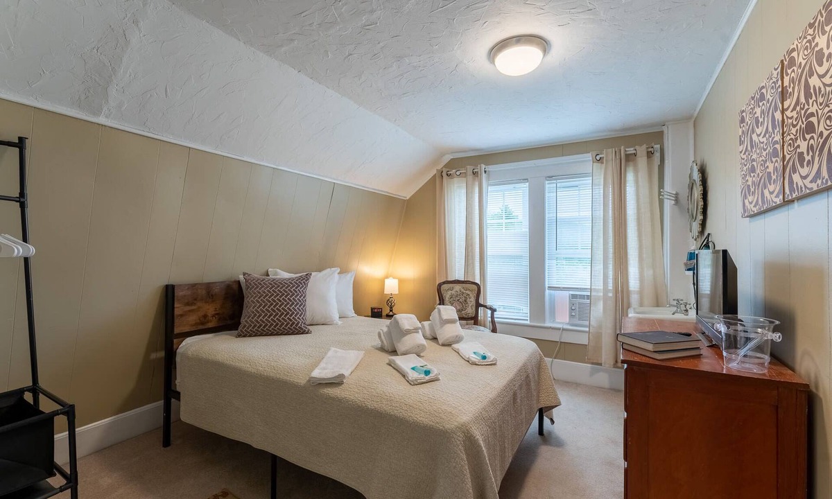 Weirs Beach House | Room 12 (3rd Floor with Shared Bathroom)