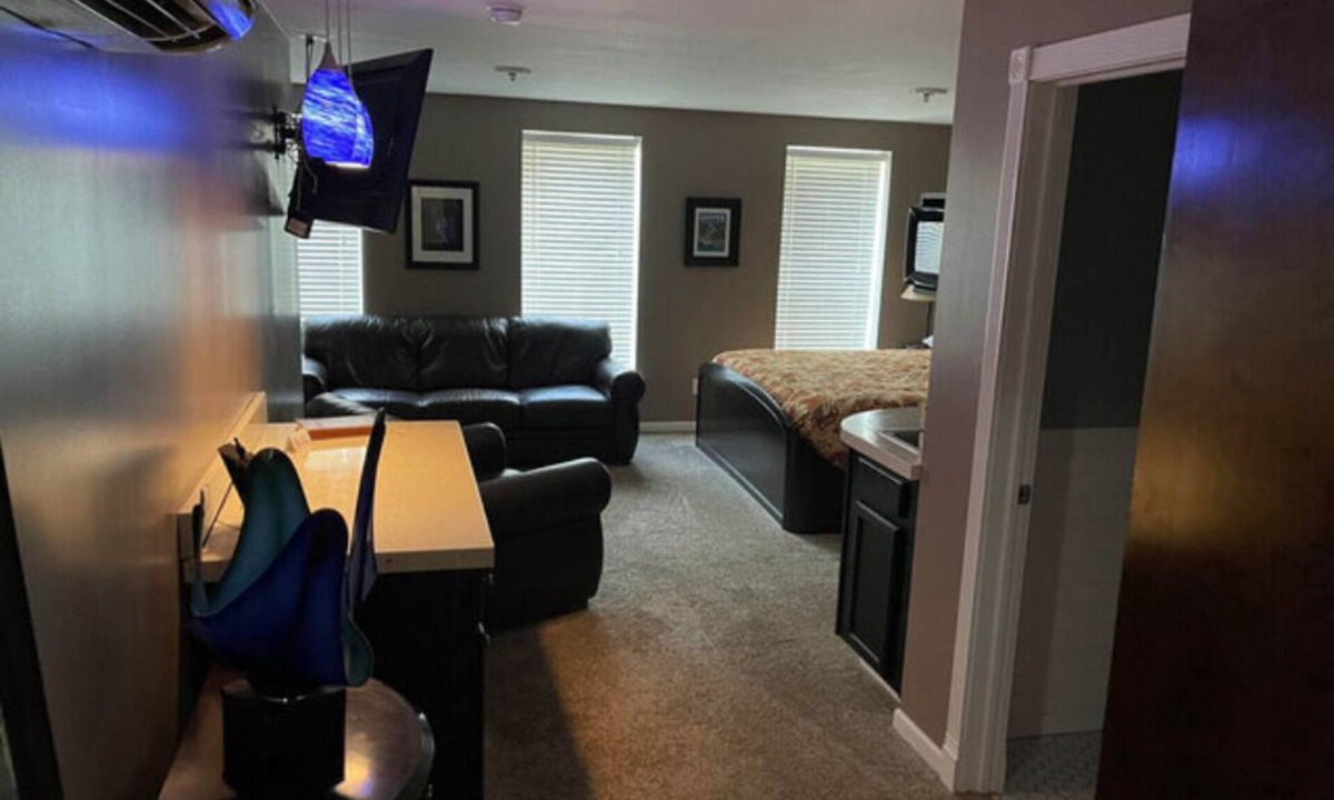 Gaffer District Apartment | ROOM 2 King Guestroom