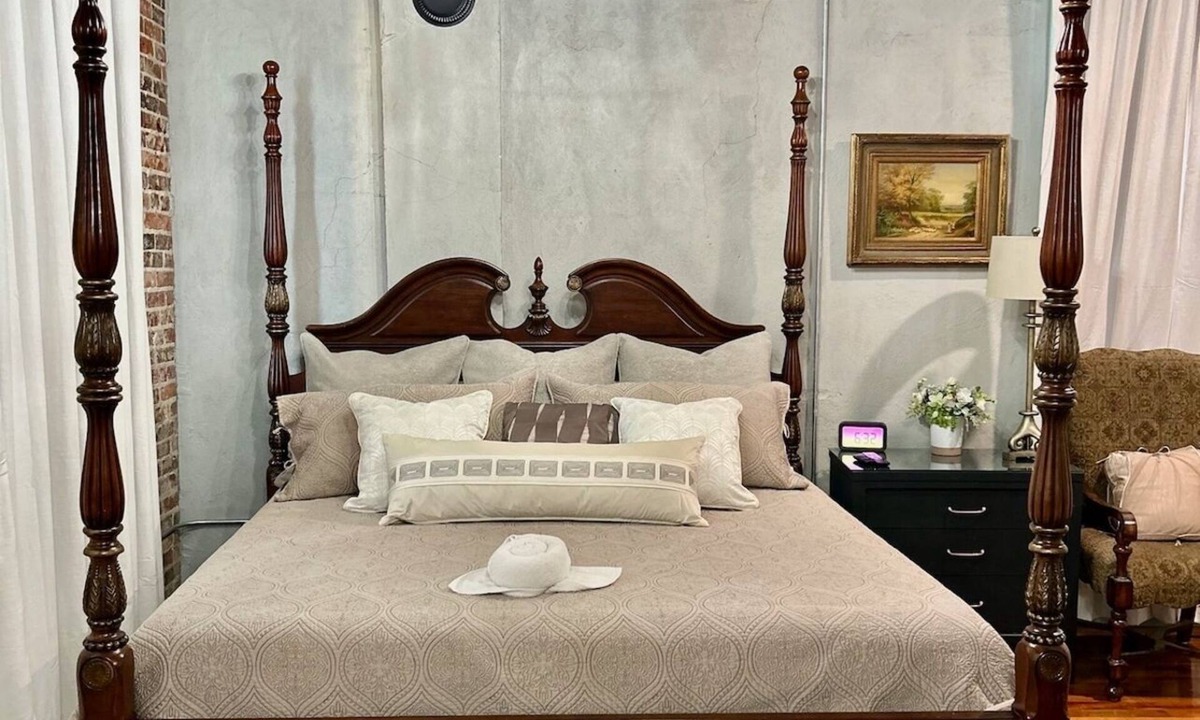 Carthage Hotel | Room 2 (sleeps 2) at Chipley's Squareview Inn
