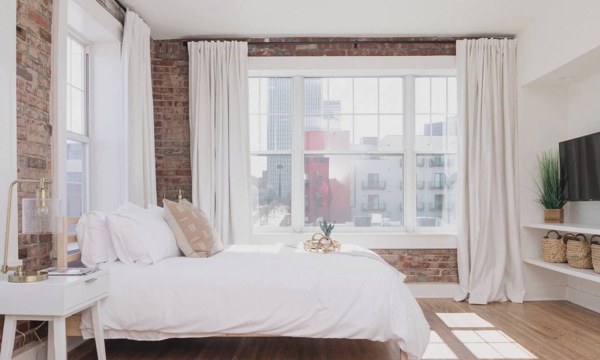 Brady Arts District Hotel | Room 3-2 Summary: In