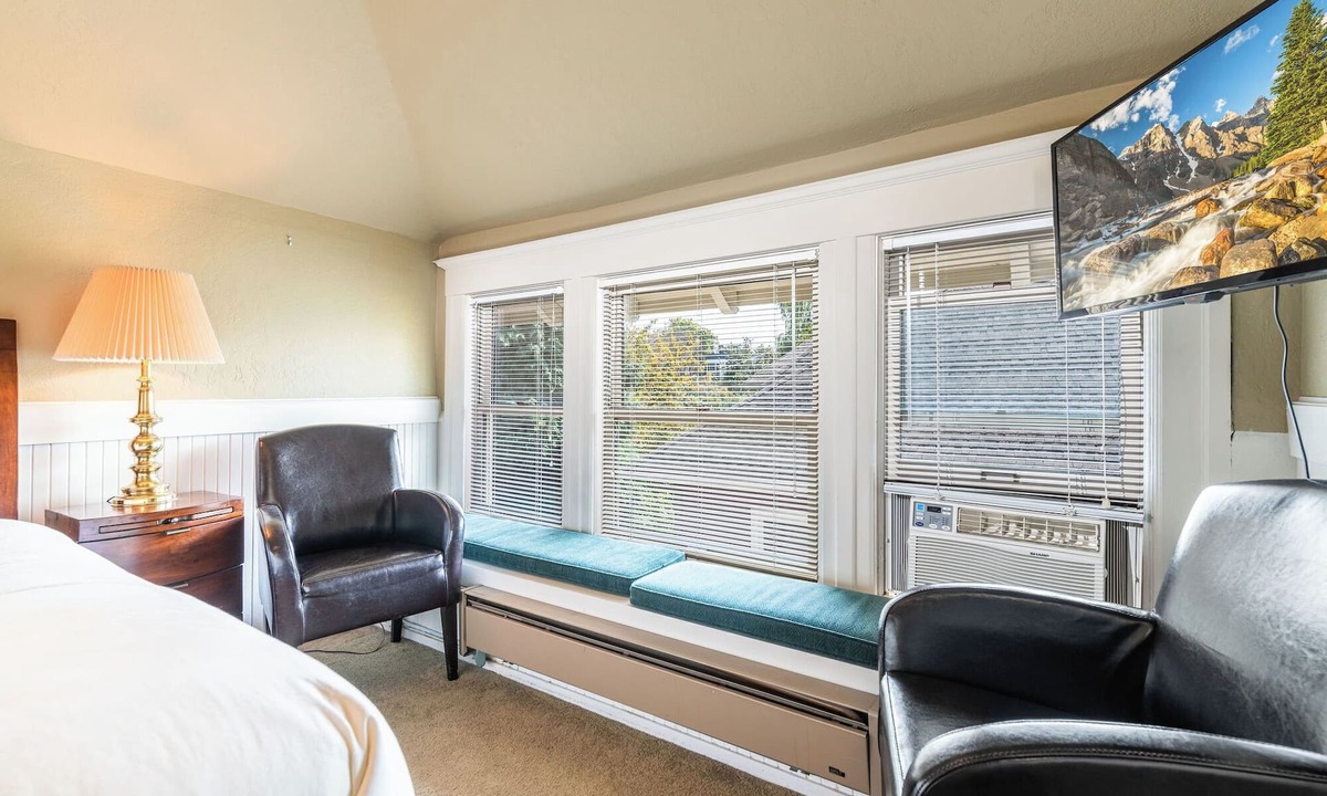 Broadway House | Room 308 - Unique Accommodations in Seattle's Capitol Hill