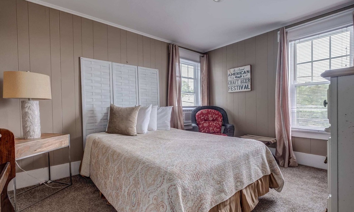 Weirs Beach House | Room 4 (2nd Floor with Shared Bathroom)