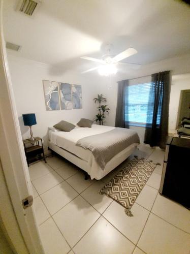 Westgate House | Room 5 minutes from PBI Airport