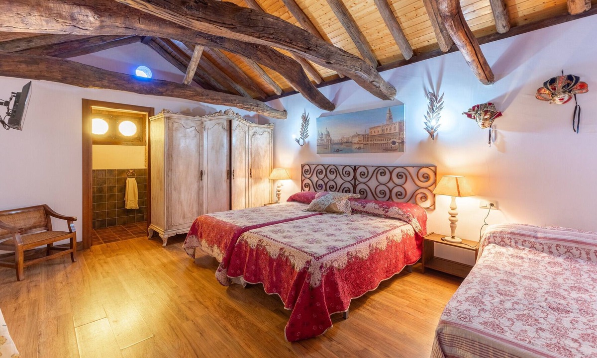 Villarrubia de Santiago Apartment | Room 8 with Private Terrace - El Sueño De Lucrecia, Toledo