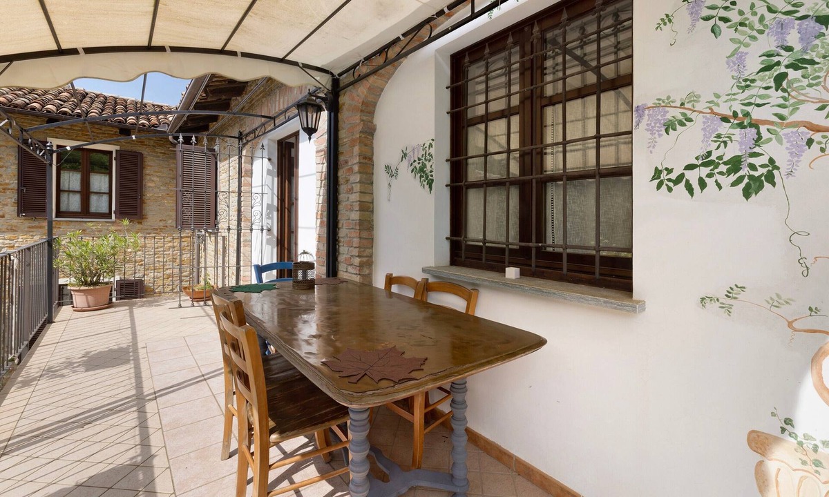 Mango Apartment | Room 'Arneis' with Shared Terrace, Shared Garden and Wi-Fi
