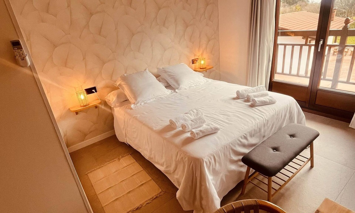 Bermeo House | Room at Casa Rural Kirana 5