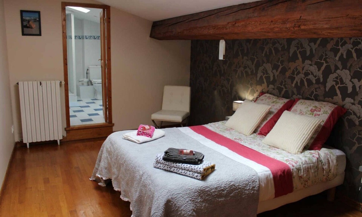 Laure-Minervois Apartment | Room 'Chambre 2 - Sous Les Étoiles' with Shared Terrace and Wi-Fi