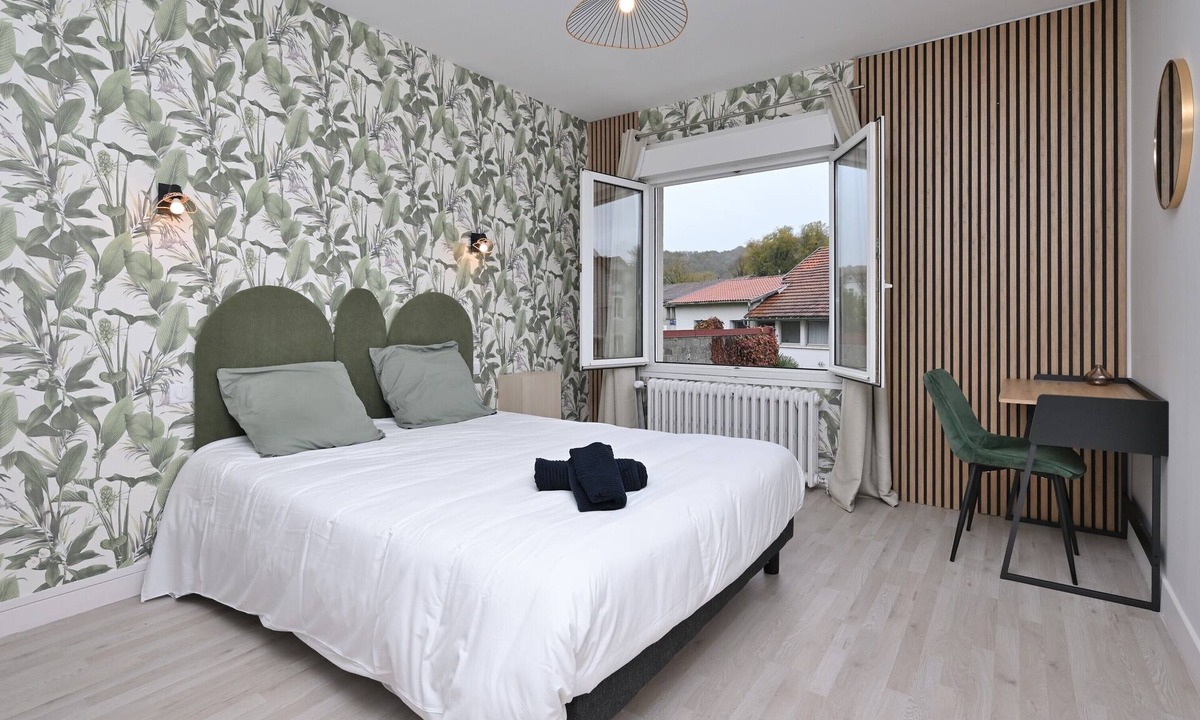 Salies-du-Salat Apartment | Room 'Chambre 7' with Shared Terrace, Wi-Fi and Air Conditioning