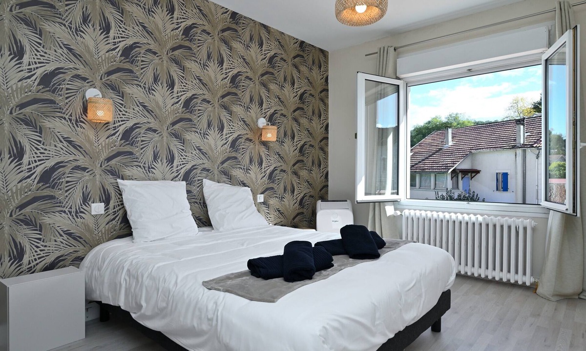 Salies-du-Salat Apartment | Room 'Chambre 7' with Shared Terrace, Wi-Fi and Air Conditioning