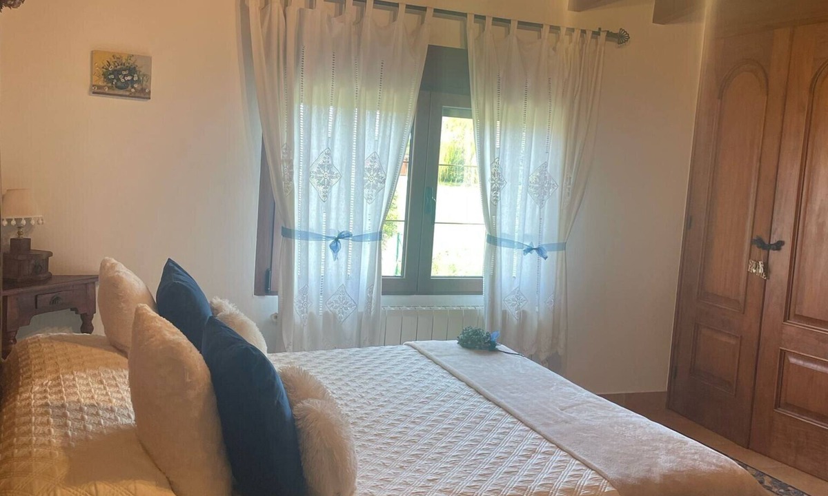 Rubayo Apartment | Room 'Doble Jazmín' with Mountain View, Shared Terrace and Wi-Fi