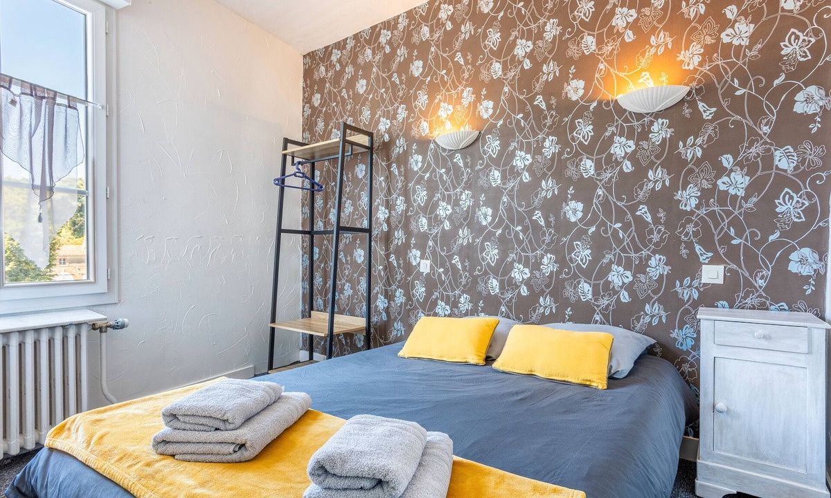 Chantonnay Apartment | Room 'Double - No.07' with Wi-Fi
