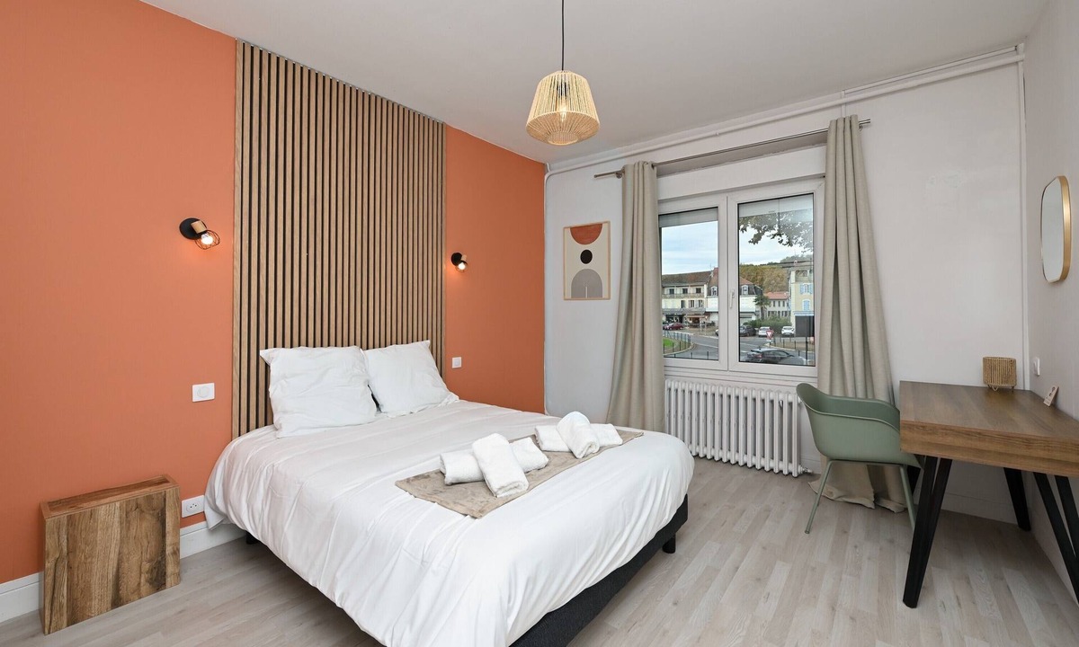 Salies-du-Salat Apartment | Room 'Double Room' with Shared Terrace, Wi-Fi and Air Conditioning