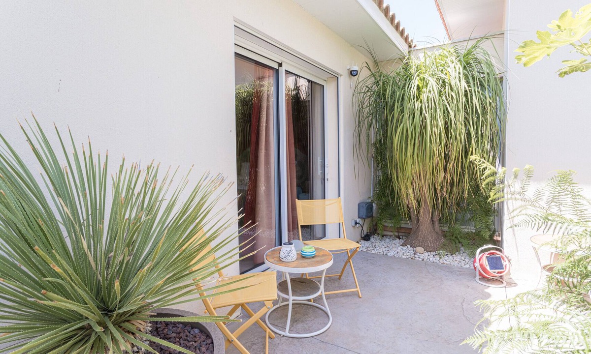 Saint-Nazaire Apartment | Room 'Esprit Du Sud' with Shared Pool, Wi-Fi and Air Conditioning